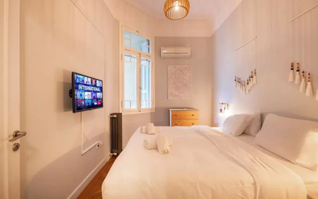 Historic 2BR Oasis in Kolonaki