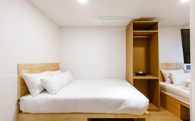 Step Inn Myeongdong 2 - Hostel