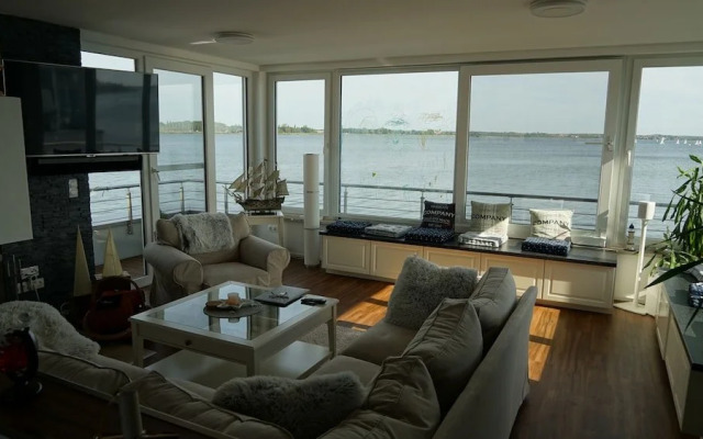 Schwimmendes Ferienhaus Robby II