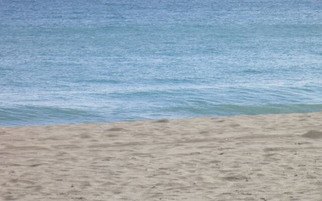 SEA Front Mediterranea Apartment