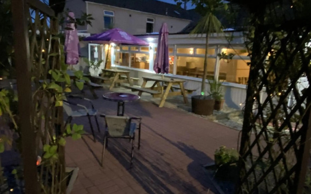 Tigh Na Mara Hotel
