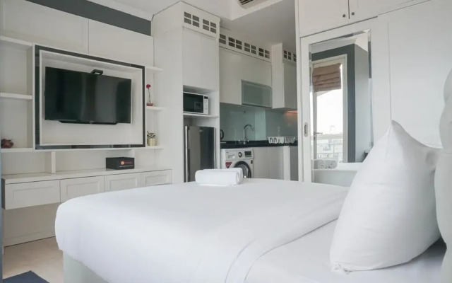 Comfy and Wonderful Studio Menteng Park Apartment