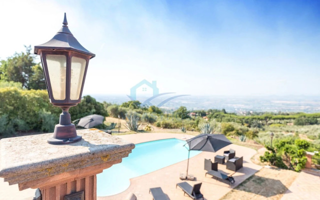 New Refined Villa Rayskaya In Monte Compatri