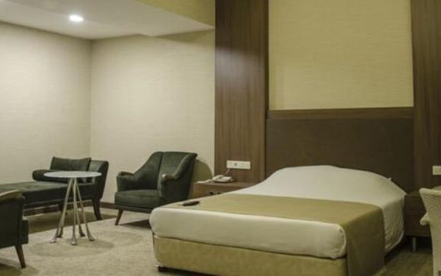 Tilmen Hotel