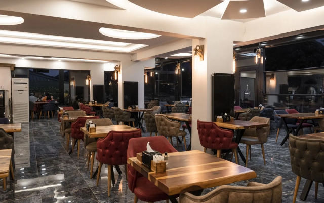 Çınar Han Otel ve Cafe