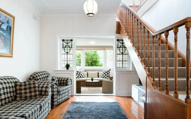 Elegant 4 Bedroom Home By Balmoral Beach