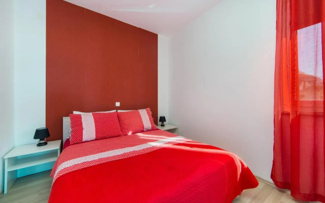 Apartments by the sea Brist, Makarska - 11078