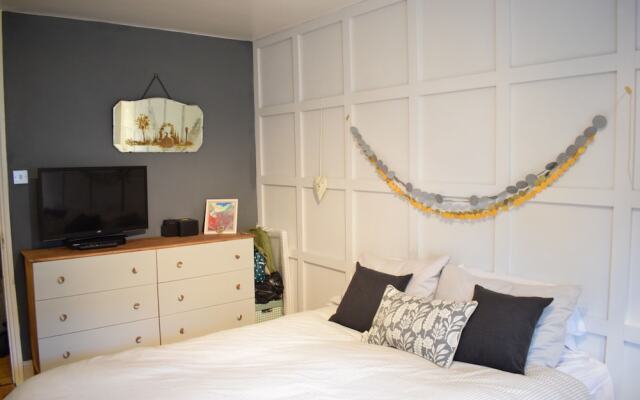 1 Bedroom Flat With Roof Terrace In Fulham
