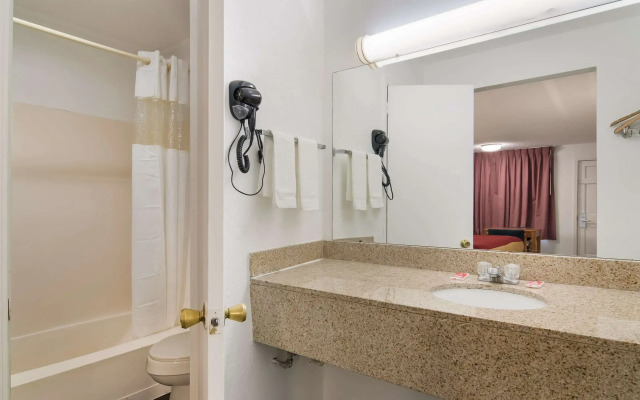 Econo Lodge Calhoun North Damascus