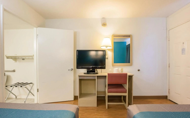 Motel 6 Rochester, MN