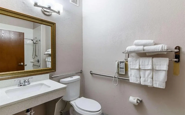 Quality Inn & Suites Airport