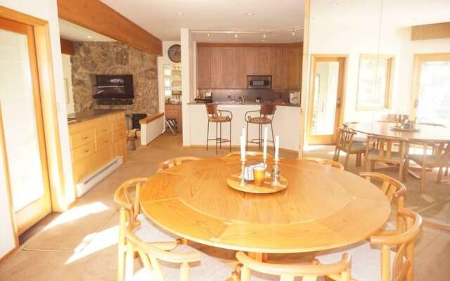 735 Bleeker St E #735