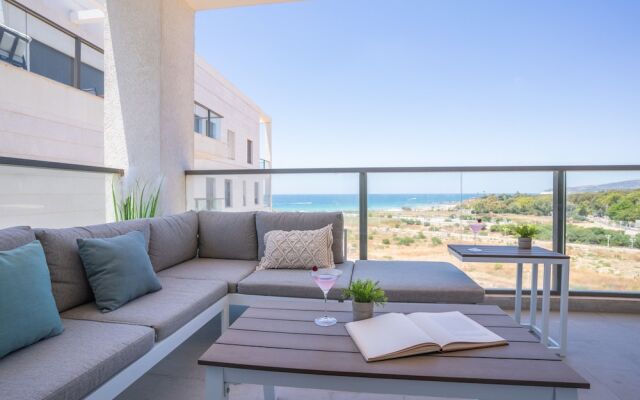 Stylish Seaside Escape with Balcony by Sea N' Rent