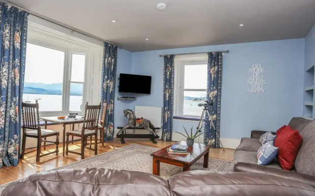 Gadlys House - Waters Edge