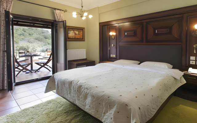 Dellas Boutique Hotel