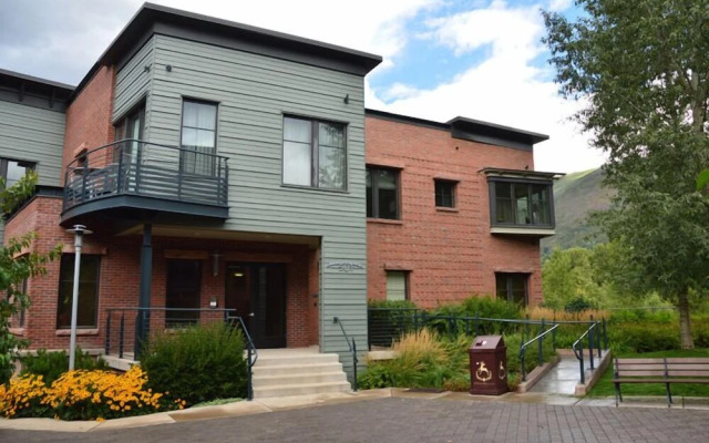 Obermeyer Place by Frias Properties