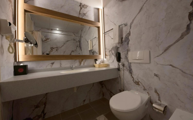Ramee Guestline Hotel Qurum