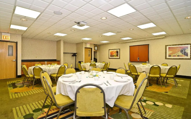 Spark by Hilton Oak Forest