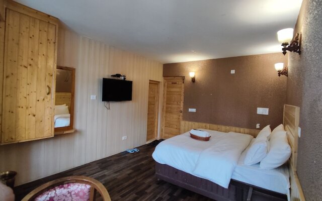Hotel Fifth Season - Pahalgam