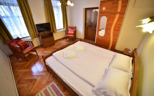 Thalia Apartment