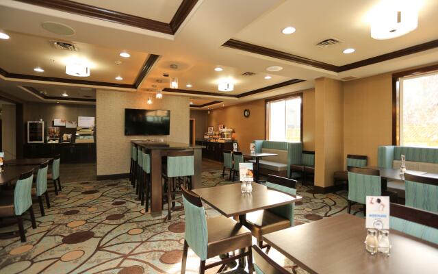 Holiday Inn Express And Suites - Vernon by IHG
