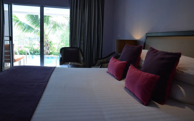 Sir James Resort
