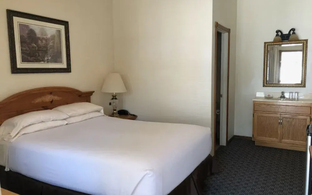 Landmark Inn
