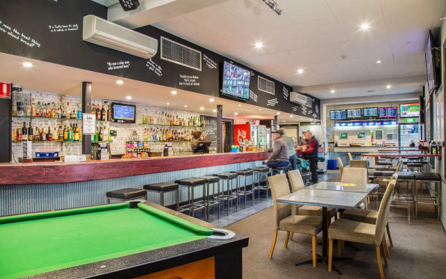 Nightcap at Federal Hotel Mt Gambier