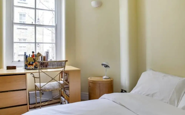 Bright Spacious 2BR Home Near Victoria