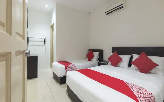 OYO 44072 Mines Cempaka Hotel