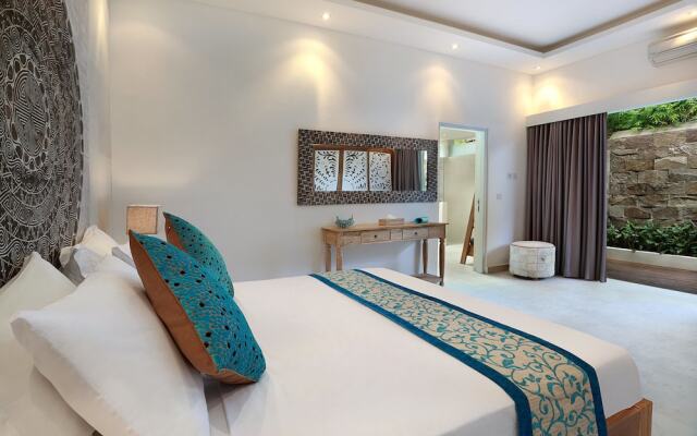 Seminyak White Design Villa