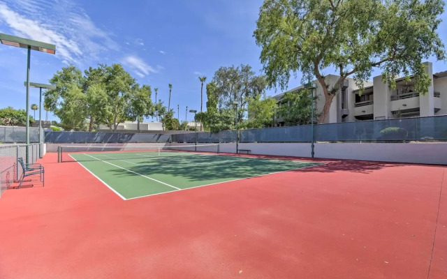 Sleek Phoenix Condo: Walk to Biltmore Fashion Park