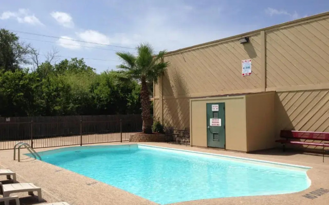 EZ Travel Inn