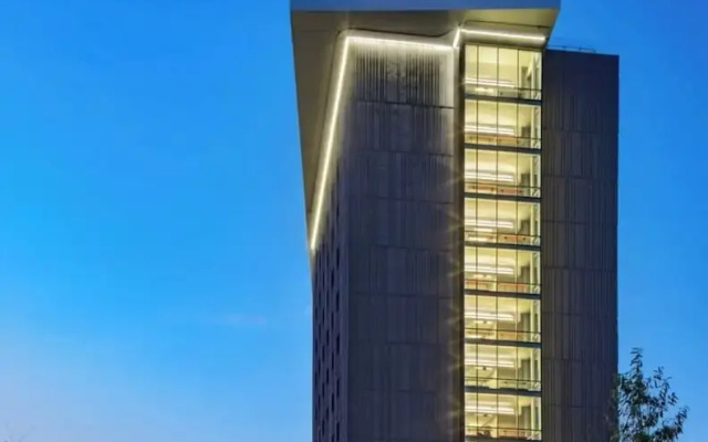 Luxury Midtown Oasis Rooftop Pool