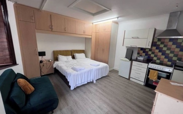 Inviting 1-bed Apartment in Ilford