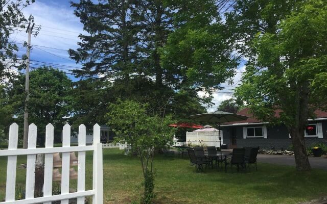 Greenside motel