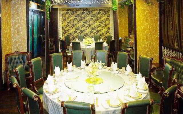 Yun's Paradise Waltz Boutique