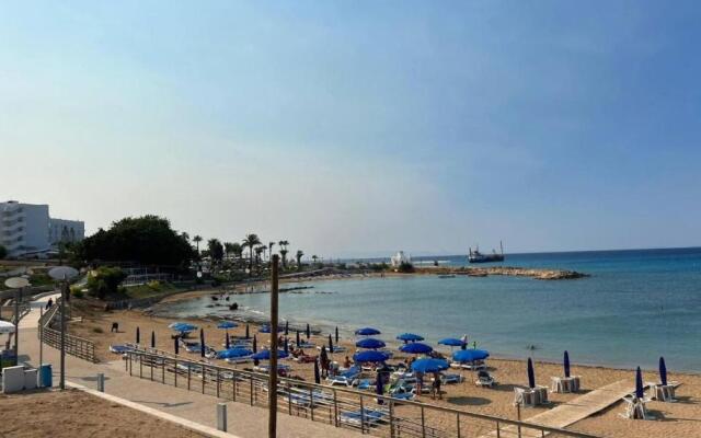 3bdr villa-pool/700m from a blue flag beach!