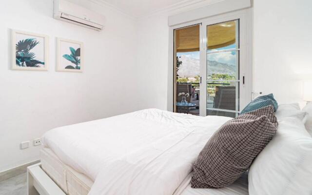 SAT1-walking distance to Puerto Banus
