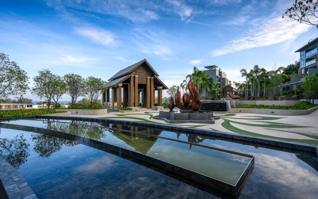 Deluxe apartment at Panora by Lofty