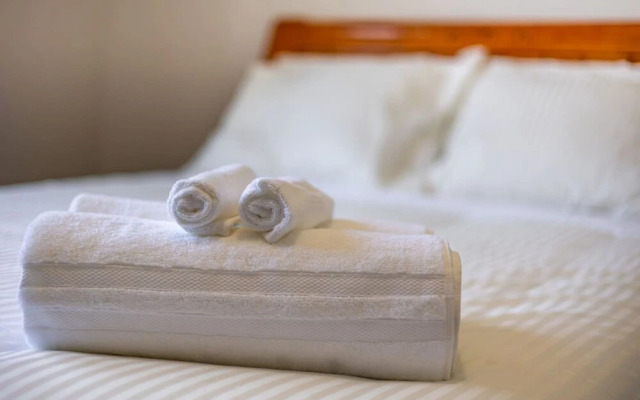 Chic 1BR Retreat Perfect for Niagara Falls Trips