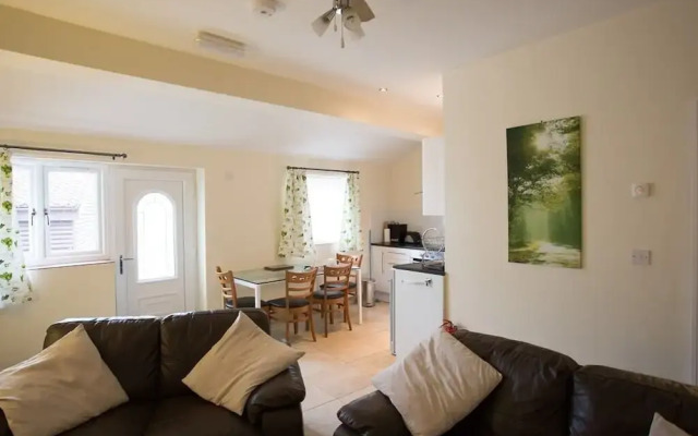 Treetops Cottages & Spa