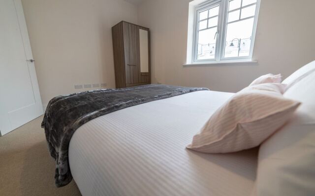 Reading Green Park Village Serviced Apt