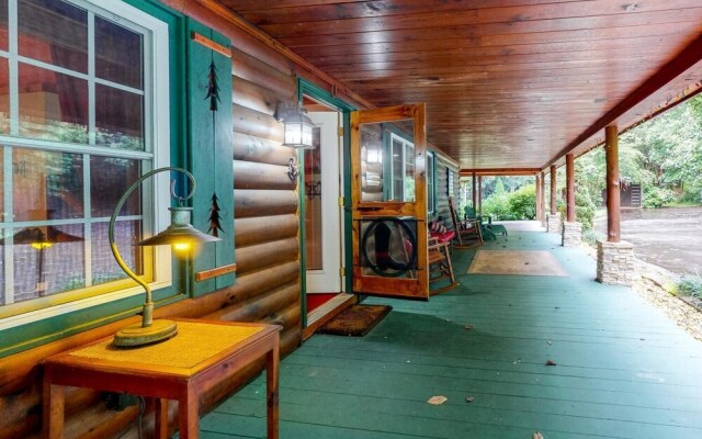 Cowboy Cabin on Stanley Creek
