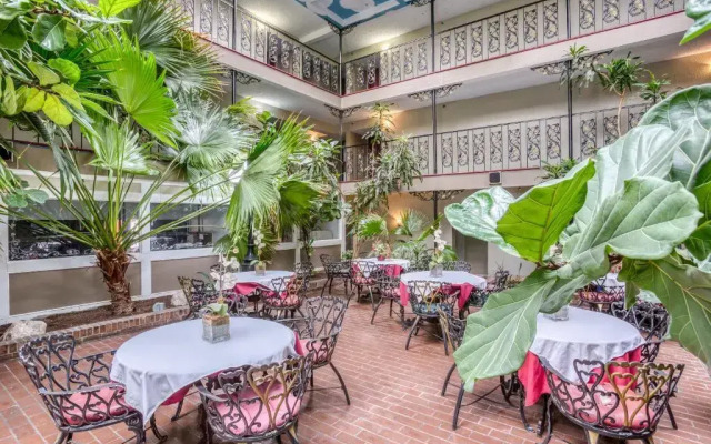 OYO Townhouse Tulsa Woodland Hills