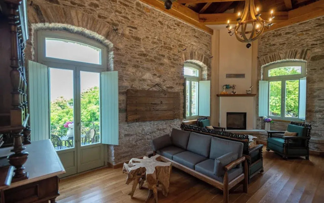 Nostos Country House