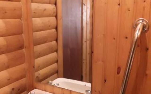 Pinetree Lodge Log Cabin