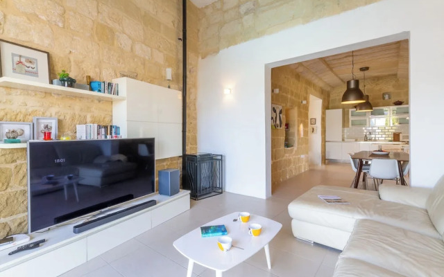 Ta'patee Pool Farmhouse in Gozo