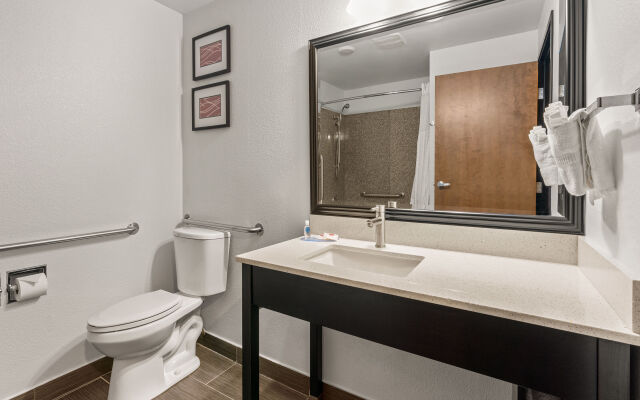 Comfort Inn & Suites Tualatin - Lake Oswego South