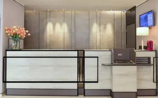 Homeinn Plus Hotel (Shenyang Railway Station East Square Subway Station)